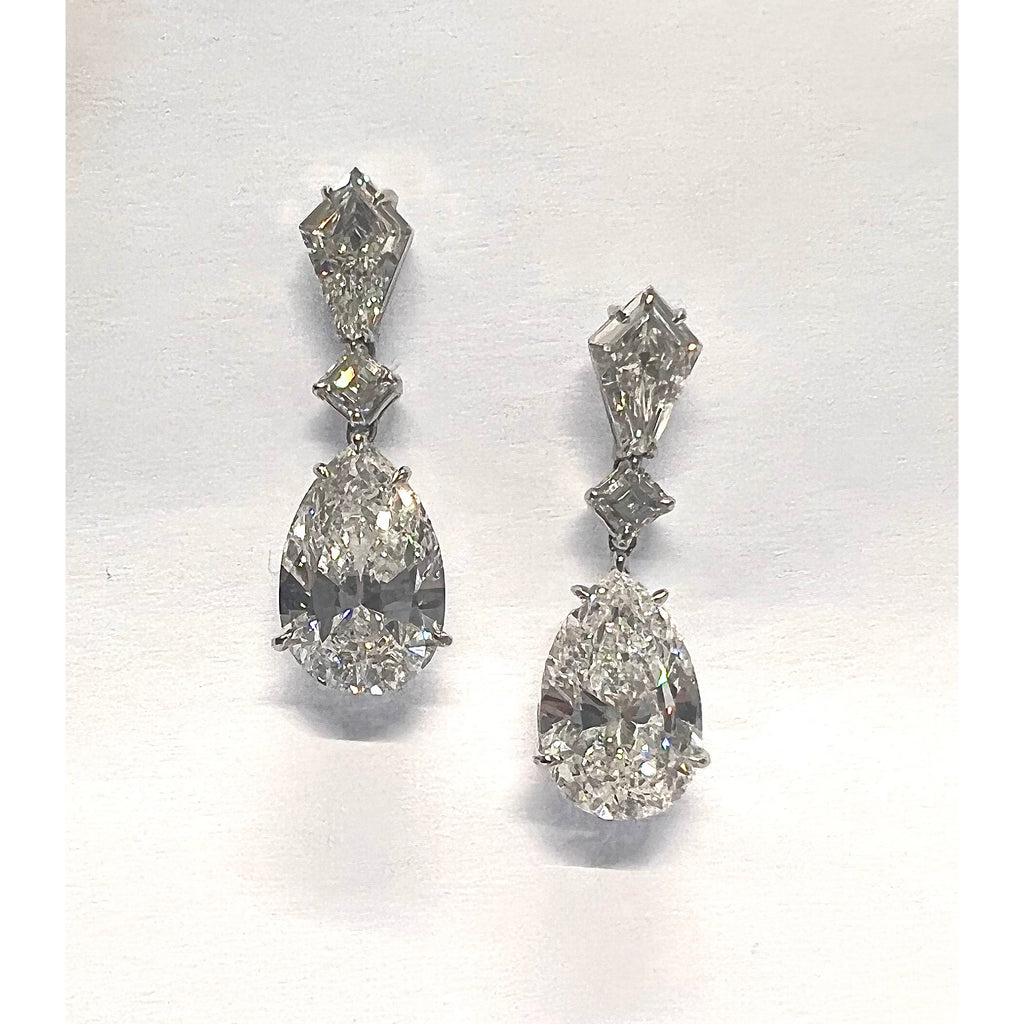 "Moon's Drops" Earrings set with Pear Shape diamonds